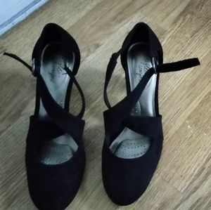 Criss cross black heels